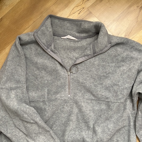 grey crew neck - Picture 2 of 2